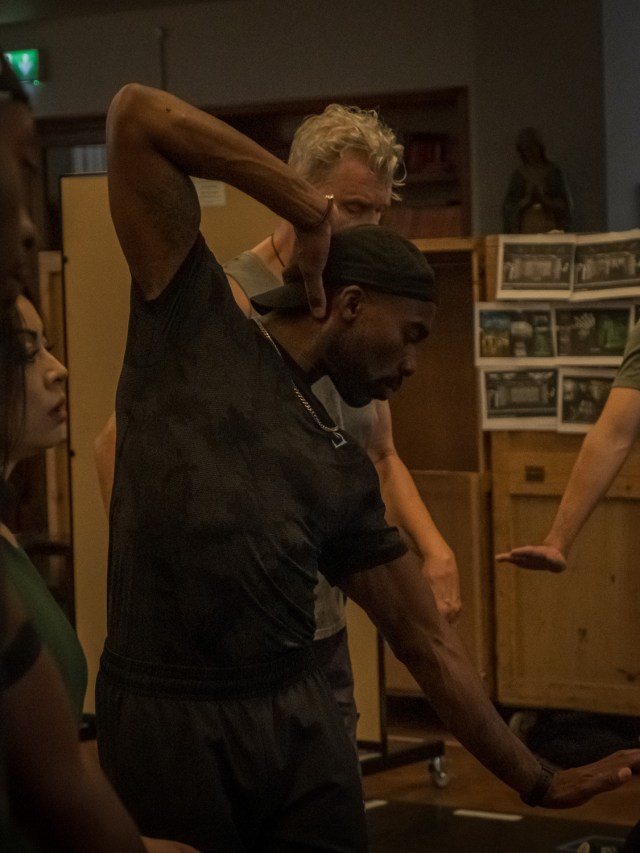 Ore Oduba en tant que Dr Frankenstein, créditer Tom Sweeney