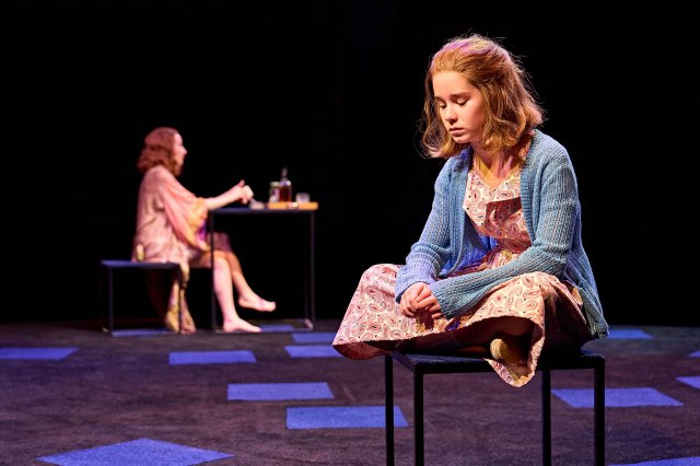 Eden Epstein et Alisha Weir dans Mary Page Marlowe