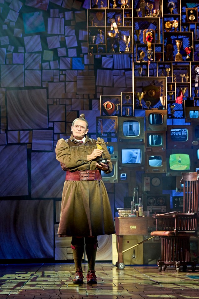 410269 Matilda The Musical UK Tour septembre 2025 Purple Team avec Olivia Ironmonger dans le rôle de Matilda 2025