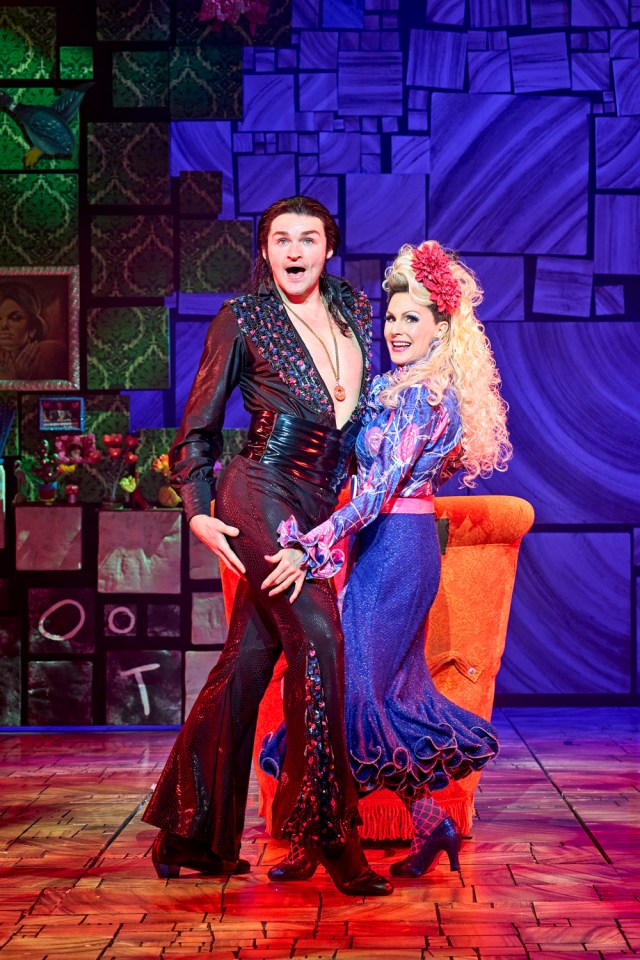 409755 Matilda The Musical UK Tour septembre 2025 Orange Team avec Sanna Kurihara dans le rôle de Matilda 2025