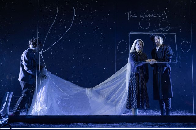 Alexander Forsyth, Katerina Tannenbaum et Eddie Toll dans The Wanderers