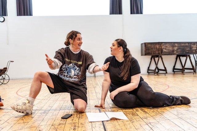 Baylie Carson et Robyn Gilbertson en répétitions pour Ride the Cyclone