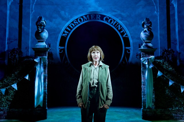 Julie Legrand (Selina Cadell) dans Les Meurtres de Badger's Drift, ©Manuel Harlan