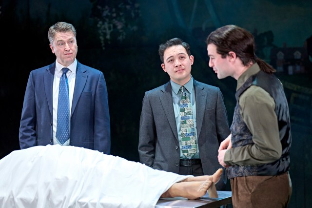 Daniel Casey (Barnaby), James Bradwell (Troy) & Rupert Sadler (Dennis Rainbird) dans The Killings at Badger's Drift, ©Manuel Harlan