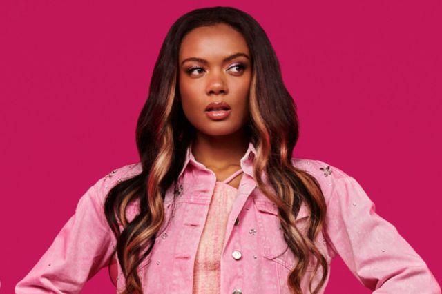 Vivian Panka dans le rôle de Regina George