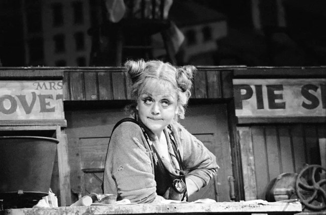 Angela Lansbury dans Sweeney Todd