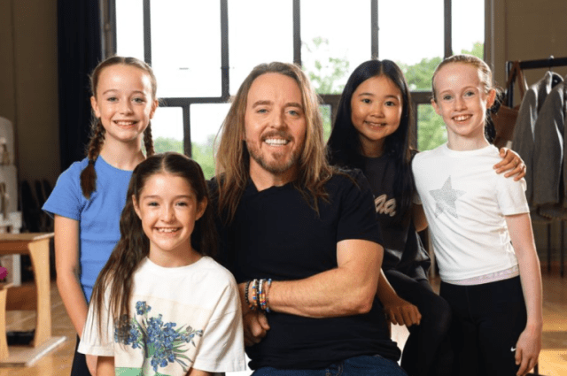 Tim Michin avec Olivia Ironmonger, Mollie Hutton, Sanna Kurihara et Madison Davis