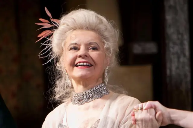 Prunella Scales in Carrie