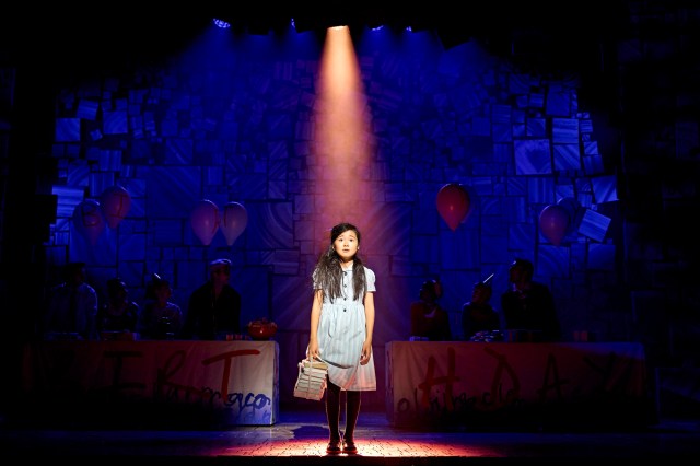 409593 Matilda The Musical UK Tour septembre 2025 Orange Team avec Sanna Kurihara dans le rôle de Matilda 2025