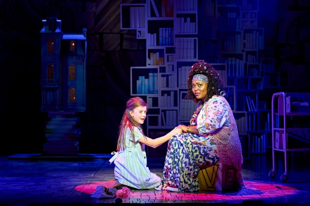 410214 Matilda The Musical UK Tour septembre 2025 Purple Team avec Olivia Ironmonger dans le rôle de Matilda 2025