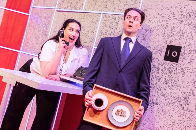Martha Pothen et Ross Clifton dans Lovers Actually