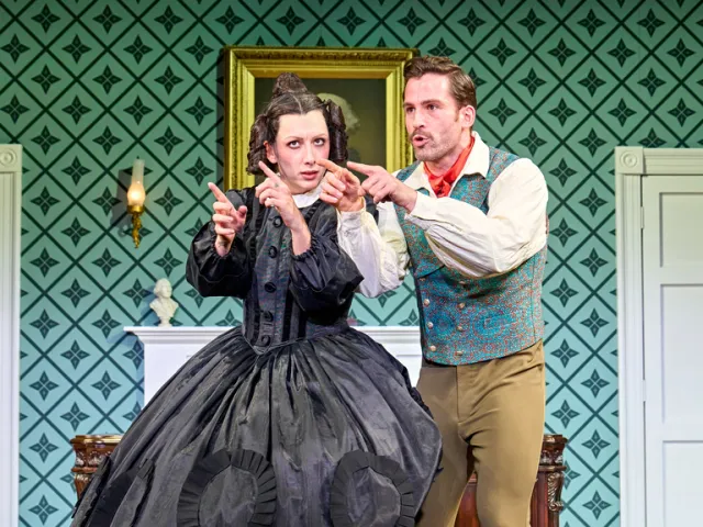 OH, MARIE ! Mason Alexander Park (Mary Todd Lincoln) et Dino Fetscher (Mary's Teacher). Photo de Manuel Harlan