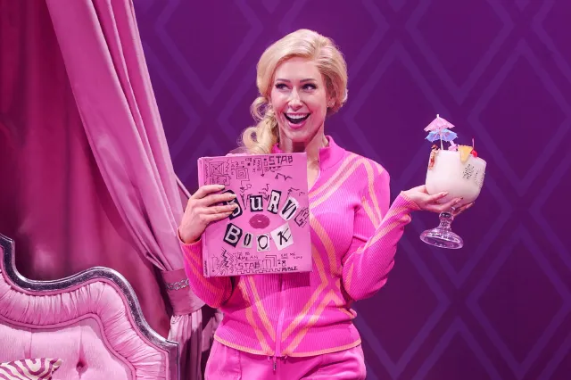 Faye Tozer dans Méchantes Filles