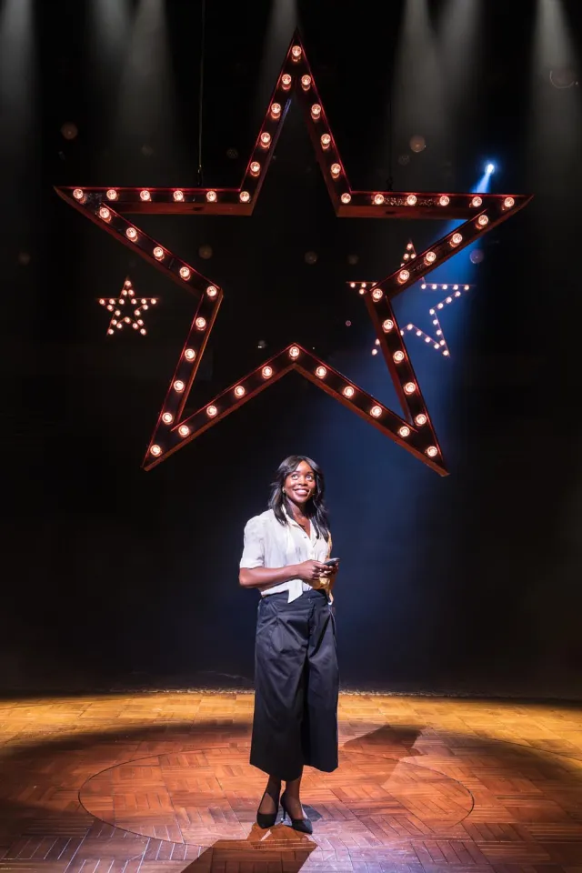 Un jour Sharon Rose dans le rôle d'Emma Crédit image Marc Brenner