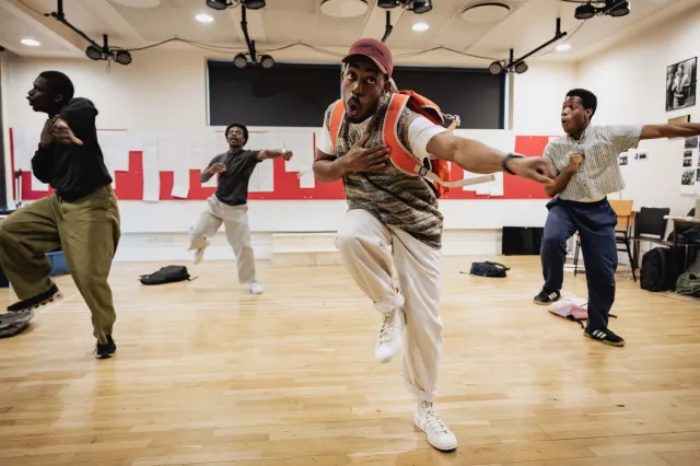Terique Jarrett, Michael Ahomka-Lindsay, Khalid Daley et Freddie MacBruce en répétitions pour Choir Boy