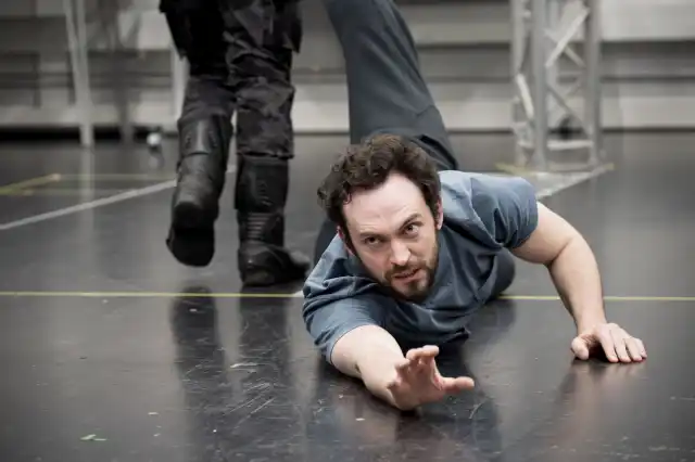 George Blagden (Valentin) Photographie par Marc Brenner (2)