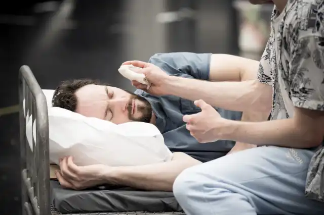 George Blagden (Valentin) Photographie par Marc Brenner (1)