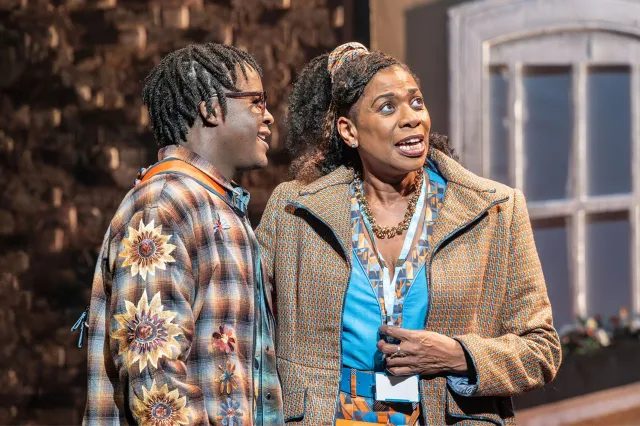Timi Akinyosade et Brenda Edwards dans Paddington the Musical, Johan Persson