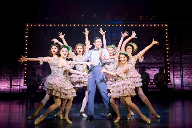 Marc Antolin (Leo Bloom) et The Company of The Producers créditent Manuel Harlan