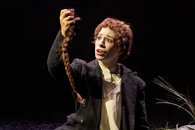 Amy Hack in Yentl