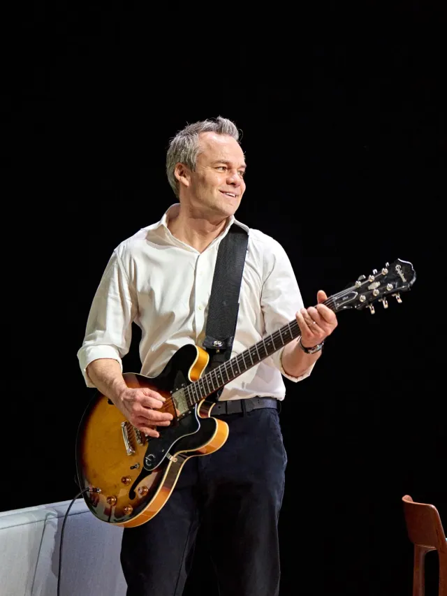 Jamie Glover (Michael) dans Inter Alia au Wyndham's Theatre. (c)Manuel Harlan 061