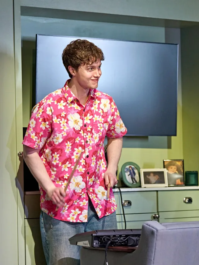 Cormac McAlinden (Harry) dans Inter Alia au Wyndham's Theatre. (c)Manuel Harlan 079