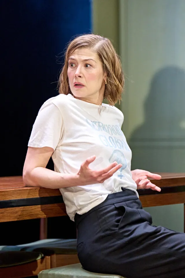 Rosamund Pike (Jessica) dans Inter Alia au Wyndham's Theatre. (c) Manuel Harlan 157