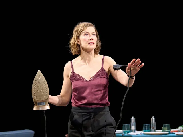 Rosamund Pike (Jessica) dans Inter Alia au Wyndham's Theatre. (c)Manuel Harlan 071