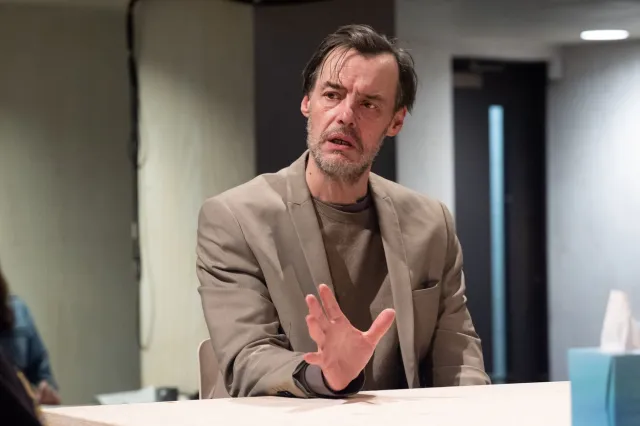 Paul Hilton (Richard) crédite Richard Hubert Smith