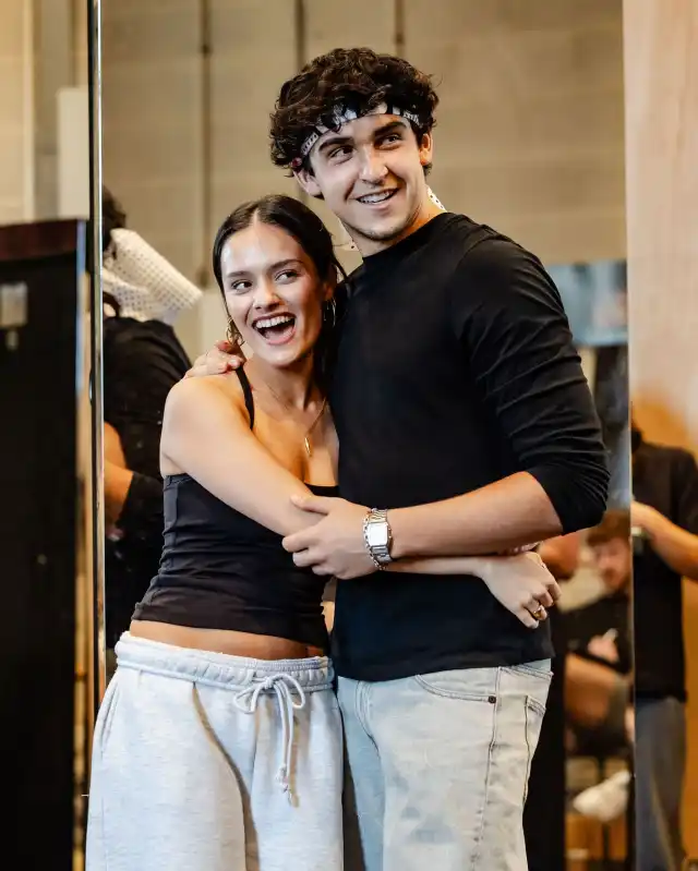 Abigail Amin (Ali Mills) et Gino Ochello (Daniel LaRusso) créditent Danny Kaan