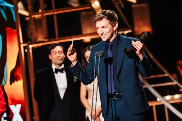 Jack Holden aux Olivier Awards, photo de Danny Kaan