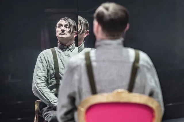 RSC publie des photos de The Resistible Rise of Arturo Ui avec Mark Gatiss