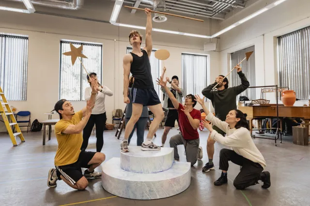 Marc Pickering, Ashley Tucker, James Spence, Curtis Patrick, Luke Latchman, Claire Marie Photographie de répétition de H 2 Thespians par Mark Senior