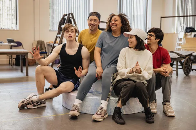 James Spence, Marc Pickering, Mia Jerome, Claire Maire Hall, Luke Latchman Thespians Photographie de répétition par Mark Senior (8)