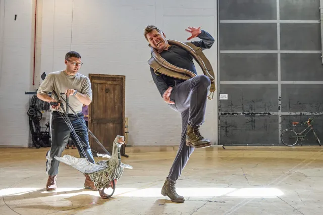Répétitions 2026 War Horse au Théâtre National LR Sam Goodchild, 'Goose', Stephen Beckett 0501.P c Brinkhoff Moegenburg