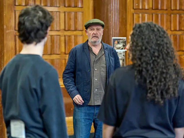 Noah Valentine (Alan Strang), Colin Mace (Frank Strang), Bella Aubin (Jill Mason) crédit Manuel Harlan