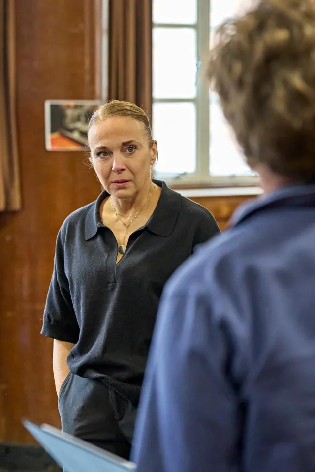 Amanda Abbington (Hesther Salomon) crédite Manuel Harlan