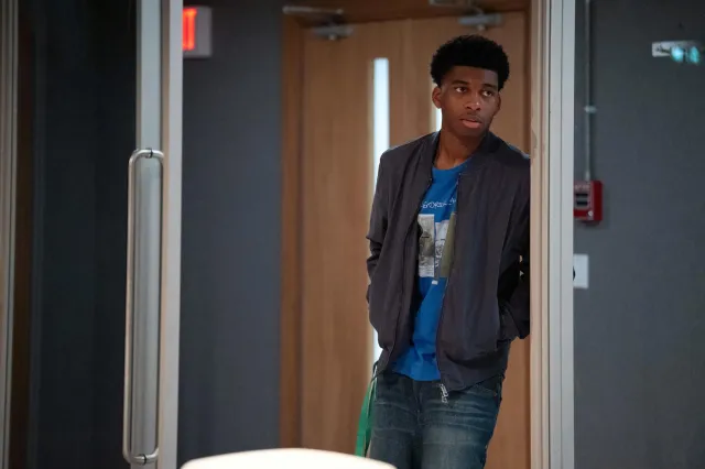 Amari Bacchus dans l'entrepôt MASS Donmar photo de Richard Hubert Smith