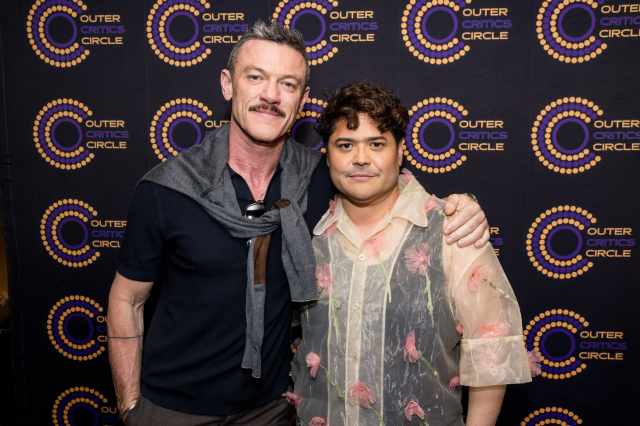 Luke Evans et Harvey Guillen