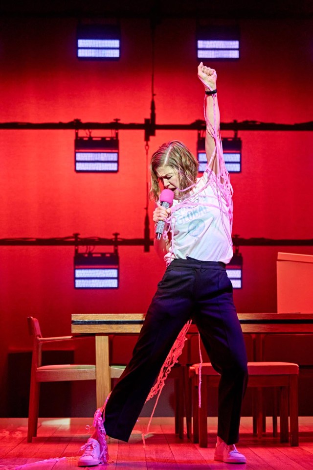 Rosamund Pike (Jessica) dans Inter Alia au Wyndham's Theatre. (c) Manuel Harlan 139