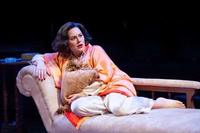 Jill Halfpenny in Private Lives