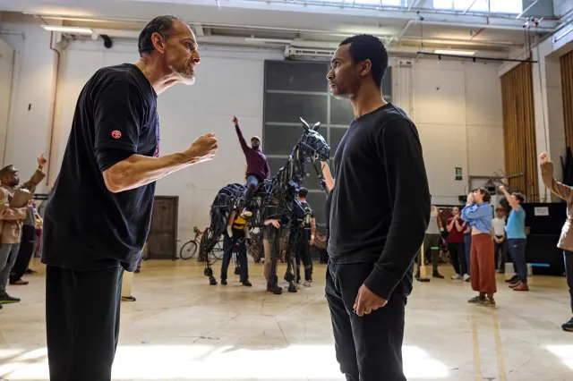 Répétitions de War Horse 2026 au Théâtre National LR Nicholas Khan, Corey Montague Sholay 0138.P c Brinkhoff Moegenburg