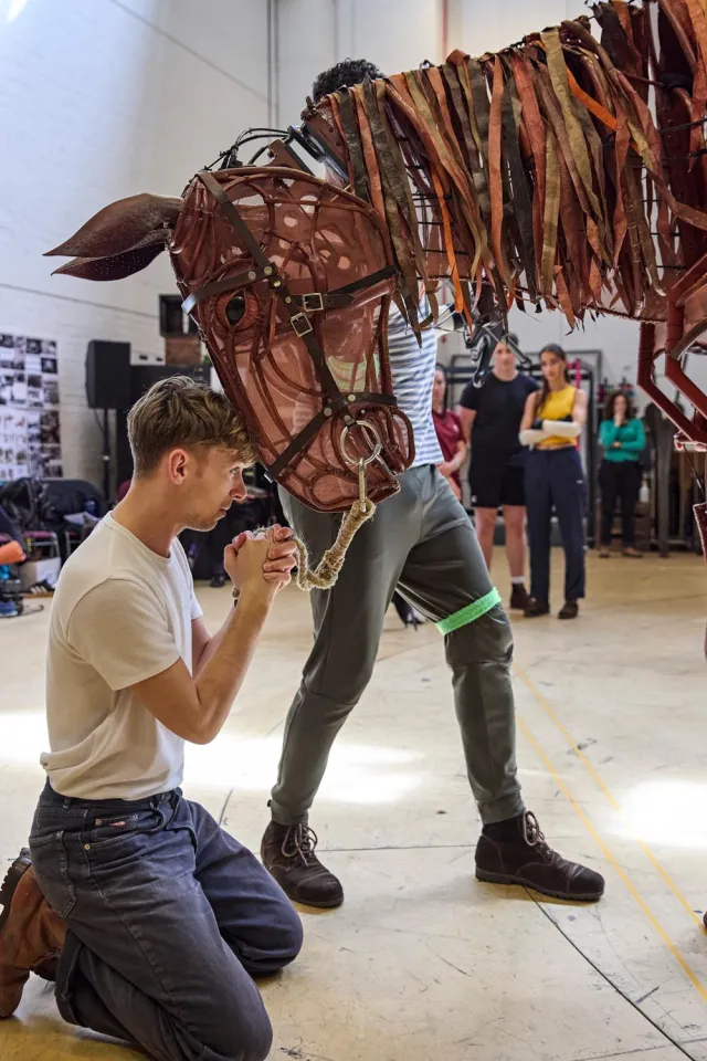 Répétitions de War Horse 2026 au Théâtre National LR Tom Sturgess, 'Joey' 0229.P c Brinkhoff Moegenburg