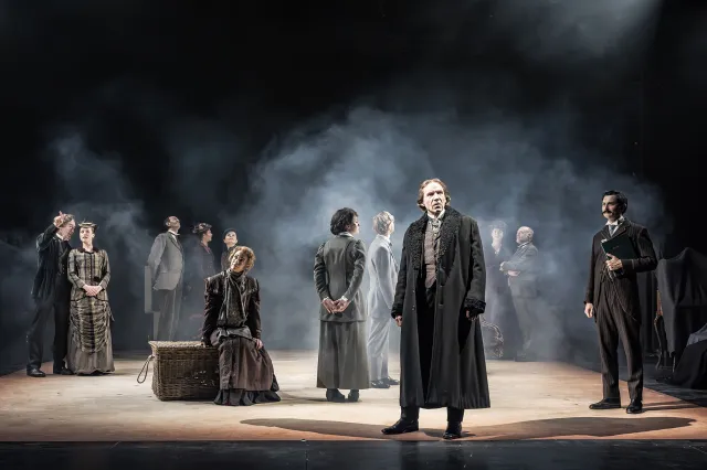 Ralph Fiennes et le casting de Grace Pervades