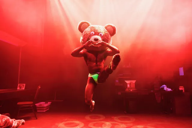 Dex Lee dans l'offre
