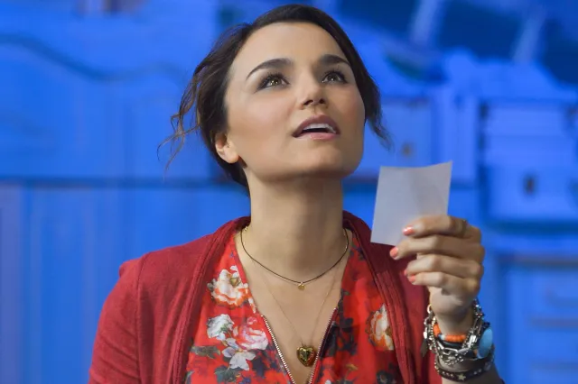 Samantha Barks dans le rôle d'Amélie