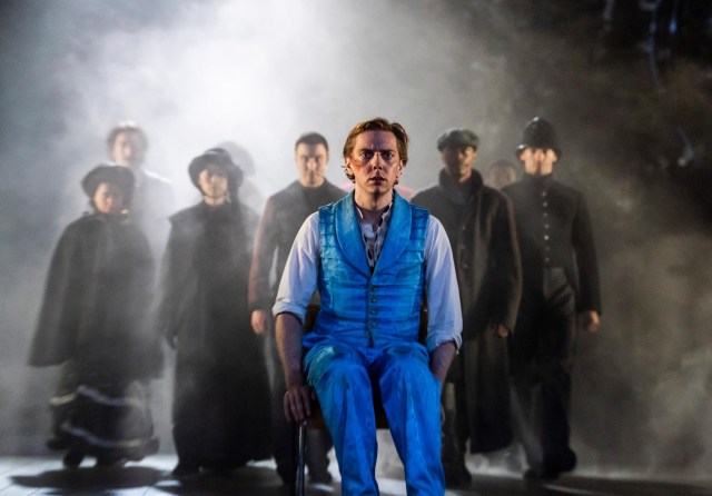 Sherlock Holmes. Joshua James (Sherlock Holmes) et casting. Crédit Tristram Kenton.