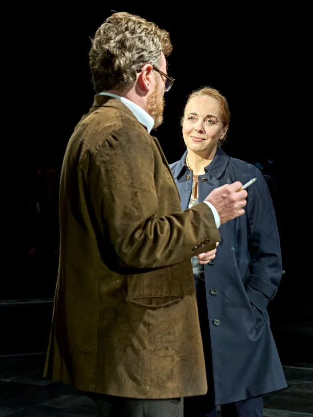 Toby Stephens (Dr Martin Dysart), Amanda Abbington (Hesther Salomon) photo de Manuel Harlan