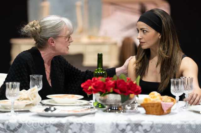 Jenna Russell (Dolly Sinatra) Ana Villafañe (Ava Gardner) dans Sinatra The Musical de Craig Sugden 886 Jenna Russell (Dolly Sinatra) Ana Villafañe (Ava Gardner) dans Sinatra The Musical de Craig Sugden 886