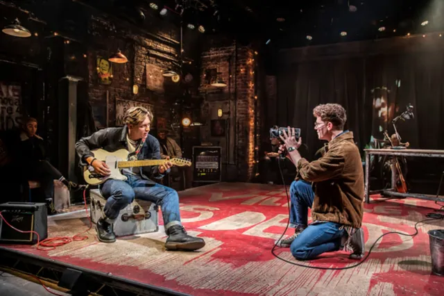 Tom Francis et Blake Patrick Anderson dans Rent Tom Francis et Blake Patrick Anderson dans Rent